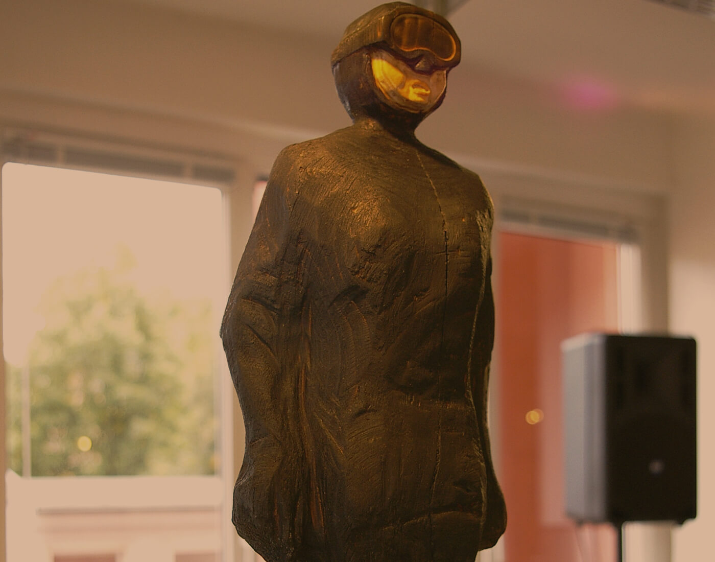 Bildhauer Figuren aus Holz 4